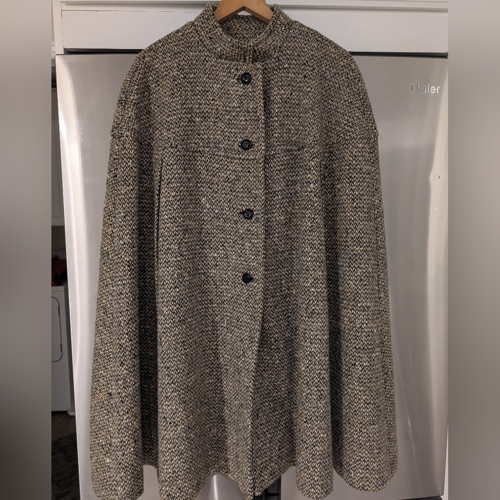 Pendleton ladies Tweed wool cape with stand-up collar, original buttons, lining